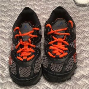 🛍 Adidas boys shoes size 11 1/2